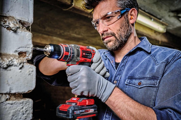 Aku platforma alebo jedna batéria pre celú dielňu a záhradu