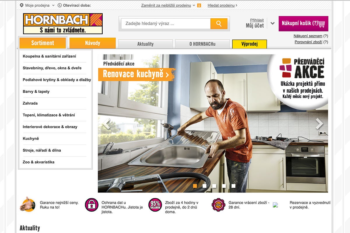Webová stránka Hornbach: Muž inštaluje drez v kuchyni