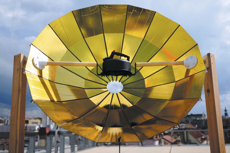 Solárna rúra s hrncom na streche