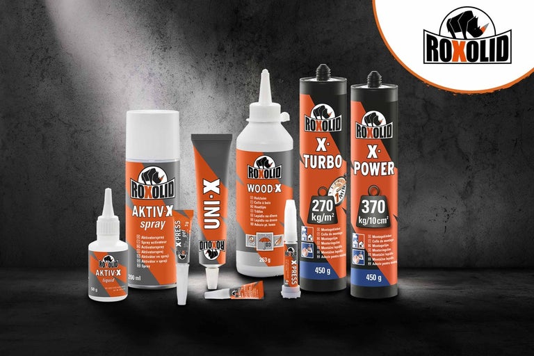 Rôzne lepidlá a príslušenstvo od spoločnosti Roxolid, vrátane lepidla na drevo, aktivačného spreja a montážneho lepidla