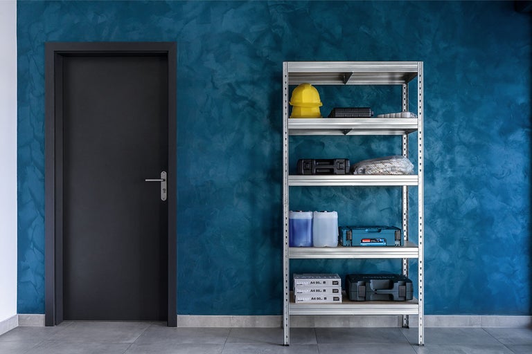 S regálmi KOVONA PRAKTIK sa montáž stane zábavou