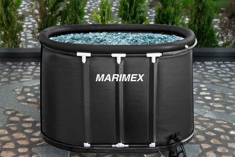 Rodinný bazén Marimex naplnený vodou vonku