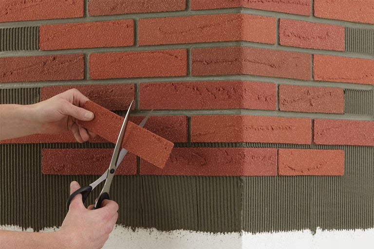 Ako nalepiť minerálne tehlové obkladové pásky