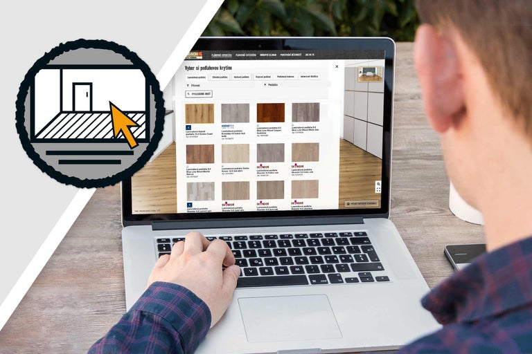 Muž používa notebook na výber podlahových krytín v internetovom obchode Hornbach.