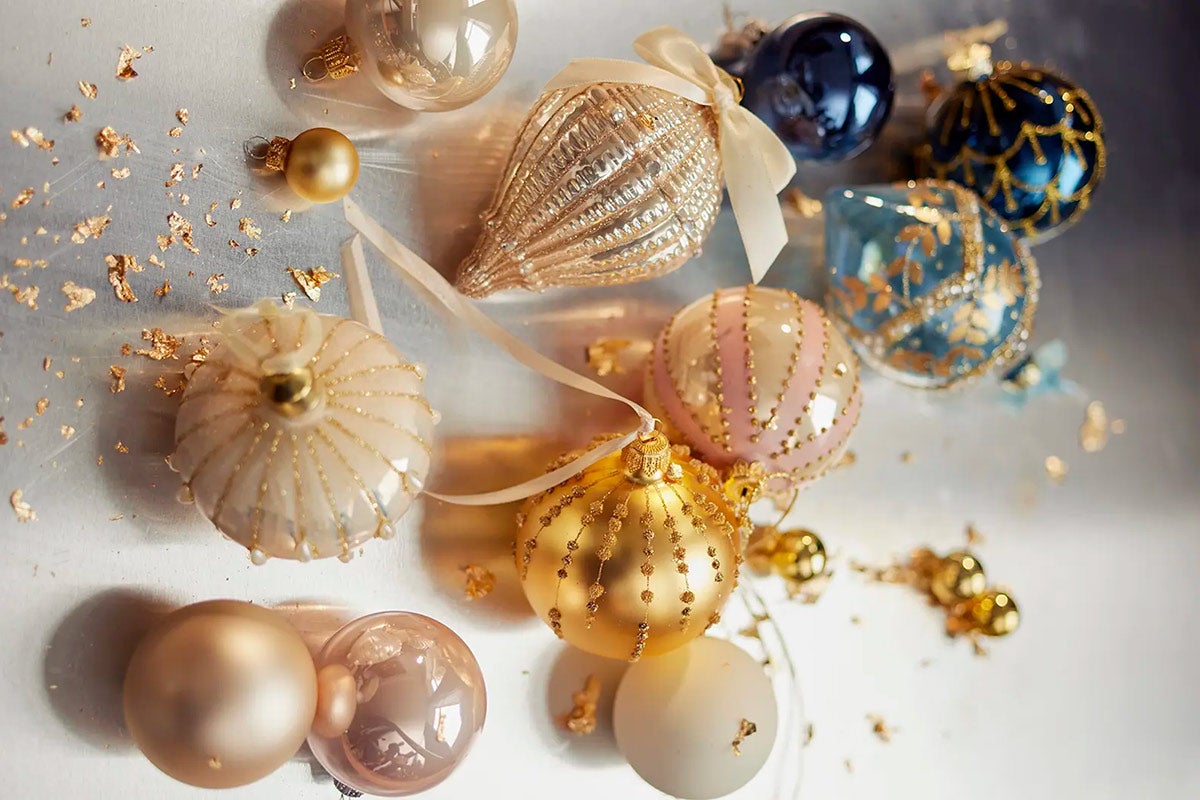 Dekoratívne vianočné gule v rôznych prevedeniach a farbách