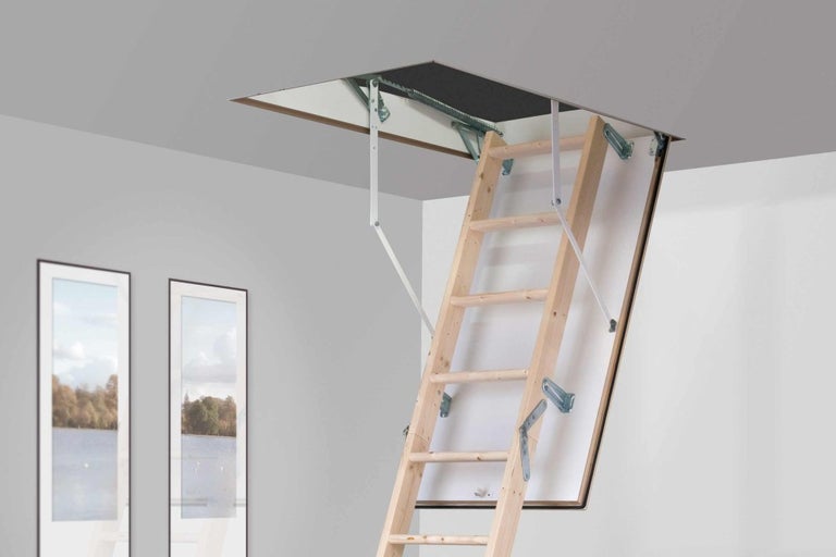 Drevené podkrovné schody so skladacím mechanizmom