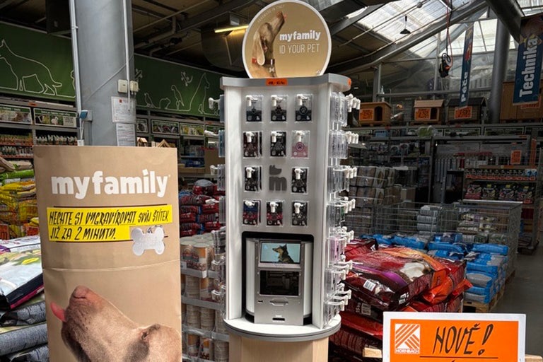 Prezentačný stojan na psie známky My Family v predajni Hornbach