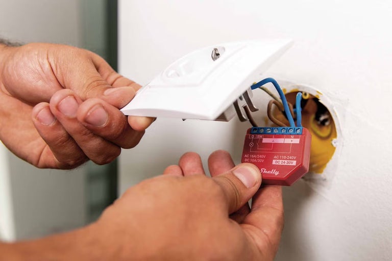 Inštalácia relé Shelly Smart Home za zásuvku