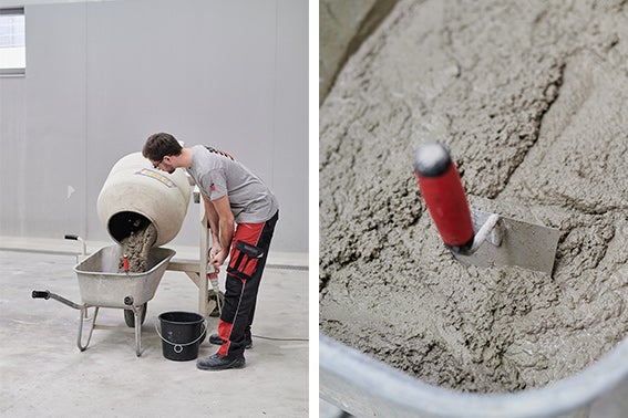 Muž leje betón z miešačky do fúrika a detailný záber murárskej lyžice v čerstvom betóne.