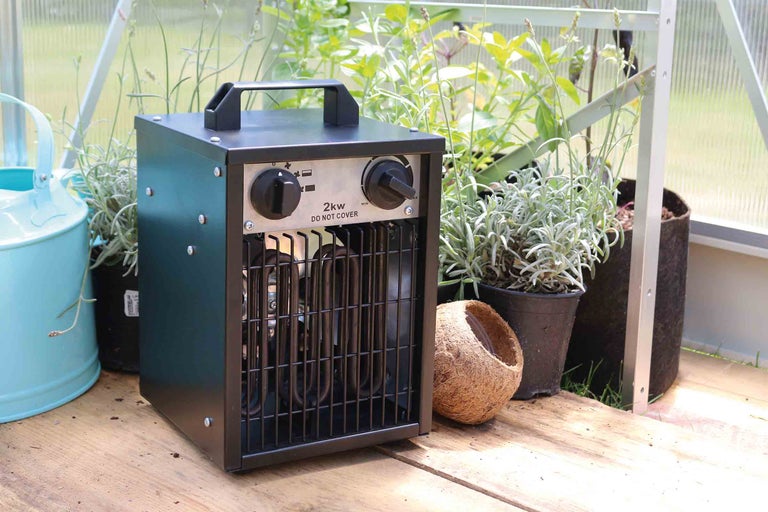 Elektrický ohrievač 2 kilowatty s rukoväťou pre záhradu