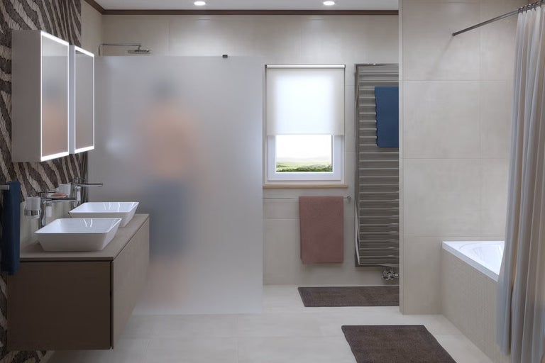 Moderná kúpeľňa s umývadlom, zrkadlom, sprchou a oknom.