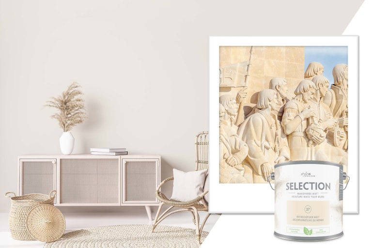 Obývacia izba s príborníkom, dekoráciou a plechovkou Style Color Selection matná farba na steny Objaviteľ sveta