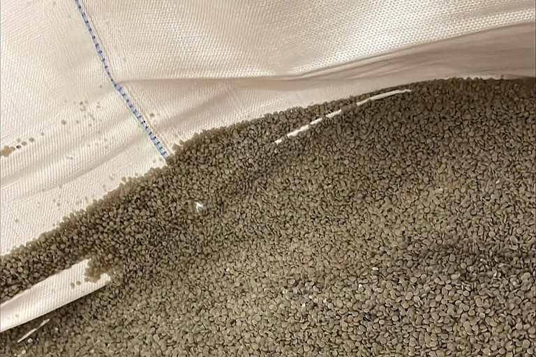 Detailný pohľad na vrece s výplňovým materiálom