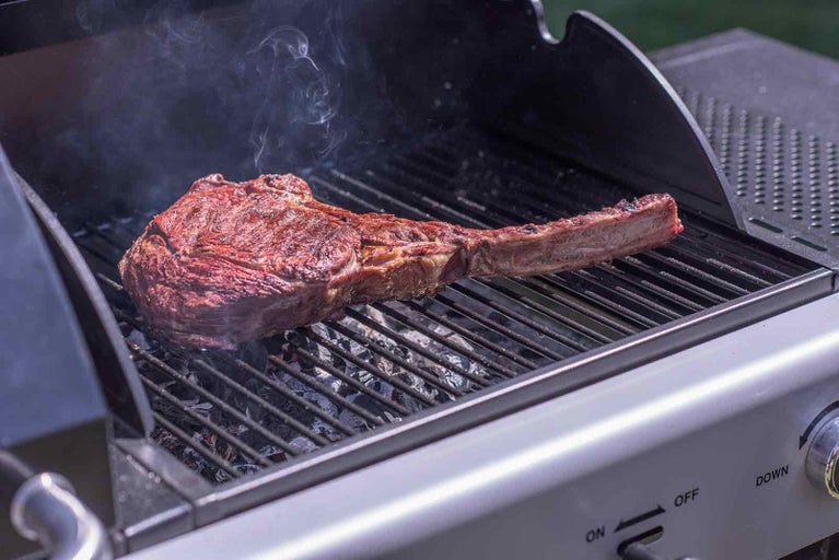 Tomahawk steak na grile