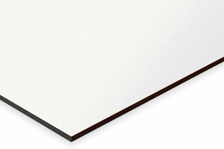 Dekoratívna doska s povrchovou úpravou