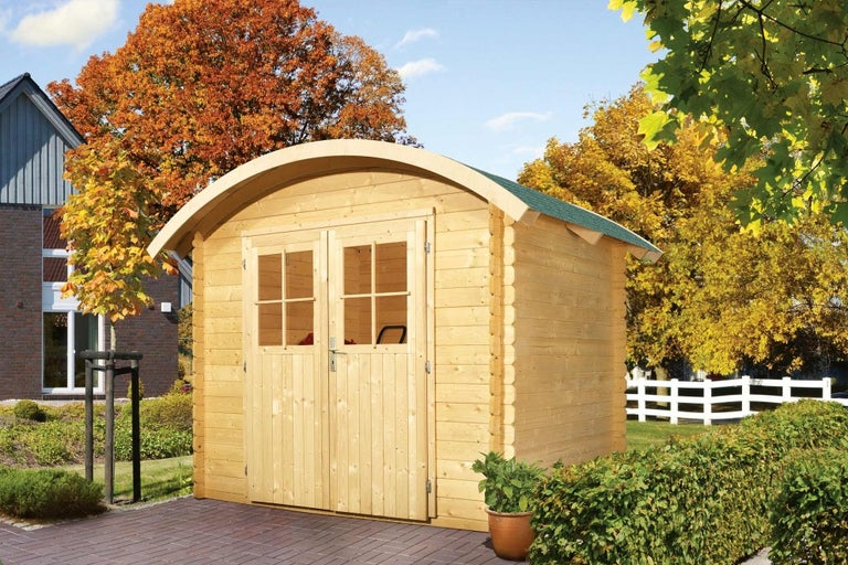 Záhradný domček z dreva s dvojkrídlovými dverami a valbovou strechou