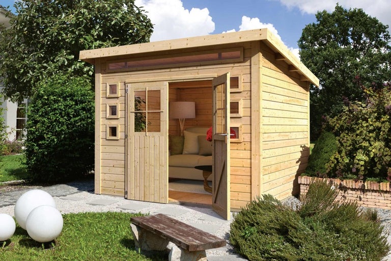 Drevený záhradný domček s dvojkrídlovými dverami a oknami