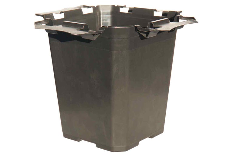 Štvorcový kvetináč z plastu