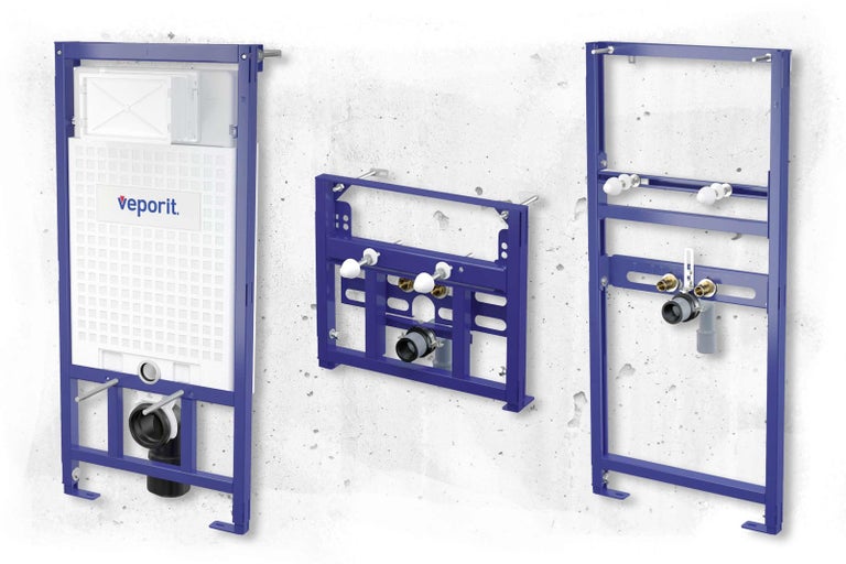 Tri inštalačné prvky pre sanitárne zariadenia na montáž na stenu.