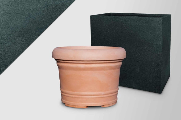 Terakotový kvetináč a štvorcový kvetináč
