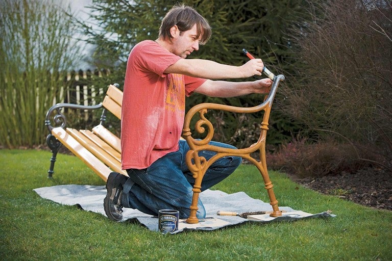 Ako natierať a lakovať kov