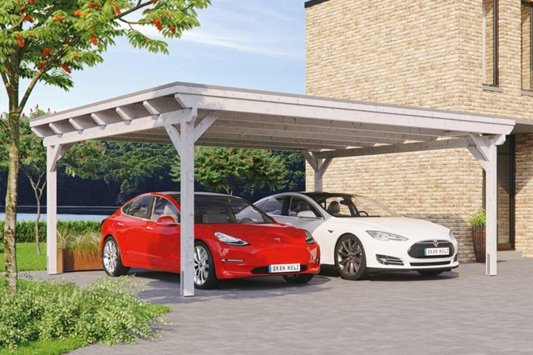 Dvojitý drevený prístrešok pre autá s dvoma parkujúcimi autami