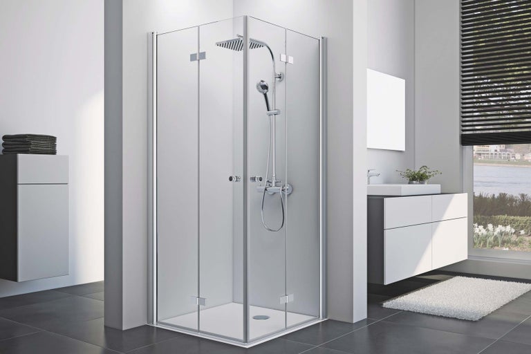 Rohová sprcha so sprchovou súpravou v modernej kúpeľni