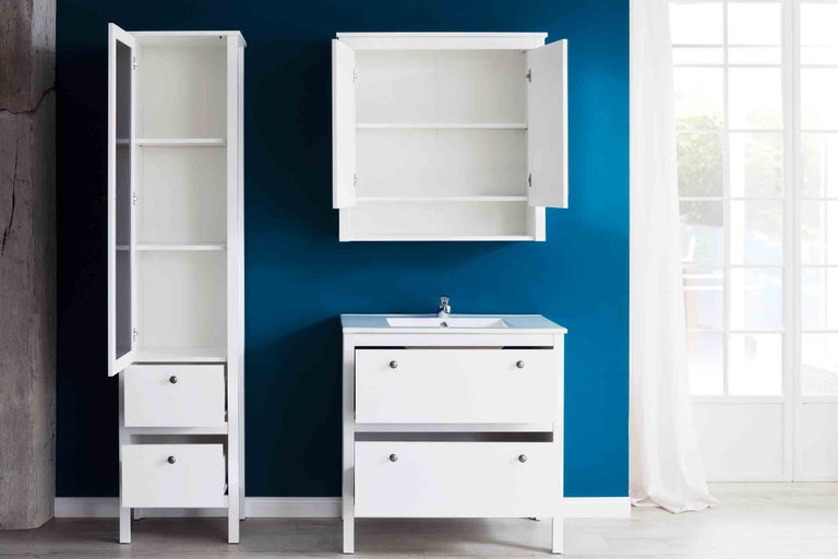 Kúpeľňový nábytok so skrinkou pod umývadlo, zrkadlovou skrinkou a vysokou skriňou