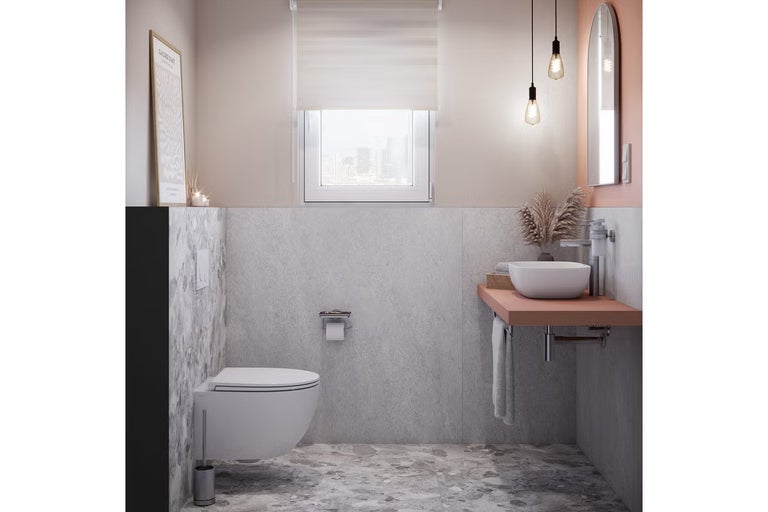 Moderná kúpeľňa so závesným WC, umývadlom a zrkadlom