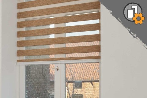 Okno s roletami na reguláciu svetla