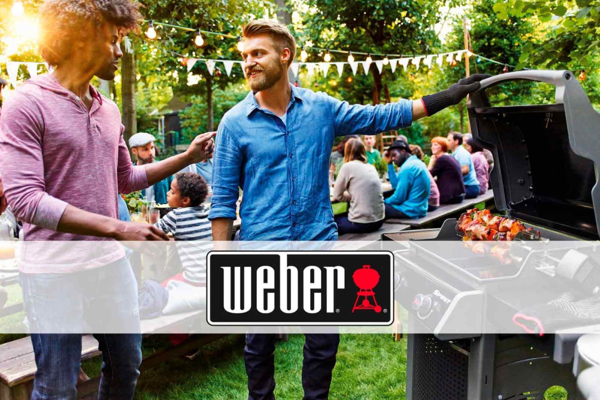 Logo Weber pred scénou s vonkajšou grilovacou párty a plynovým grilom