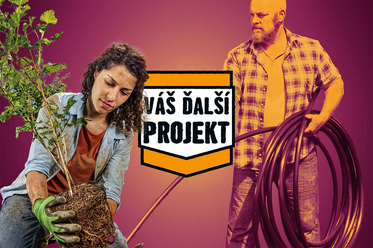 Žena drží rastlinu s koreňovým balom, zatiaľ čo muž drží záhradnú hadicu. Text na obrázku: Váš ďalší projekt.