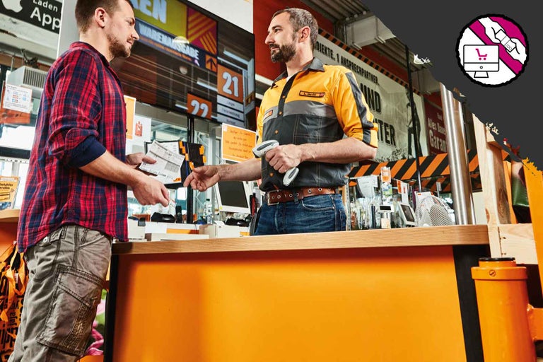 Zákazník platí pri pokladni v hobbymarkete Hornbach.