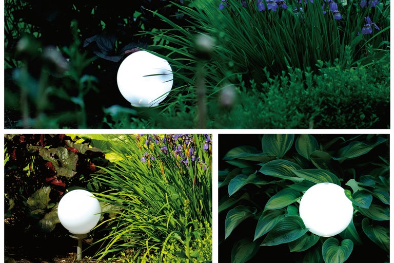 Tri pohľady na záhradné guľové svietidlo medzi rastlinami