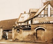 Historická snímka budovy obchodu so stavebným materiálom Wilhelm Hornbach.