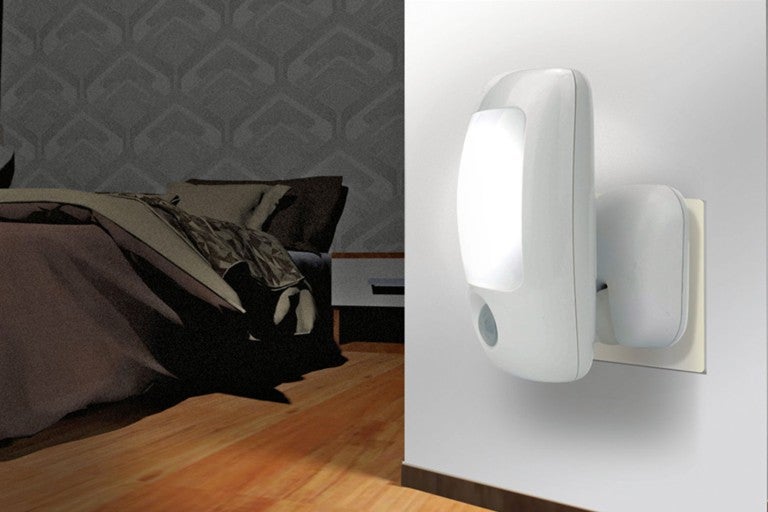 Nočné svetlo so senzorom v spálni