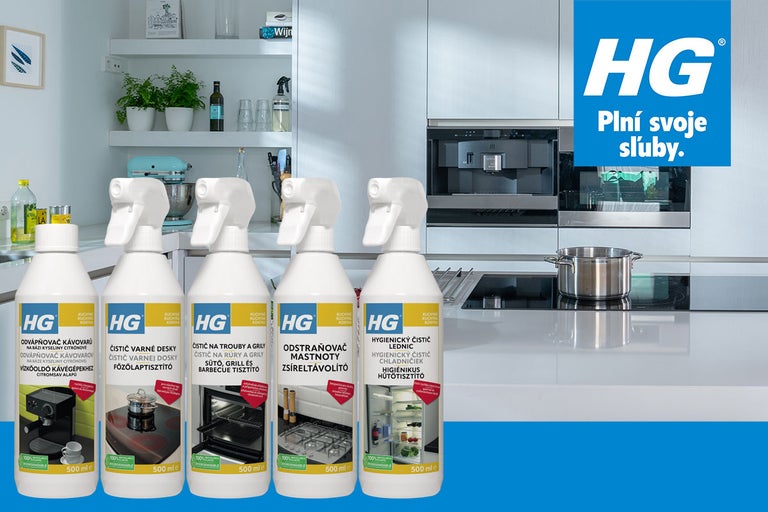 Čistiace spreje HG do kuchyne na pozadí kuchyne