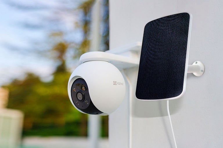 Bezpečnostná kamera s držiakom a slnečnou clonou