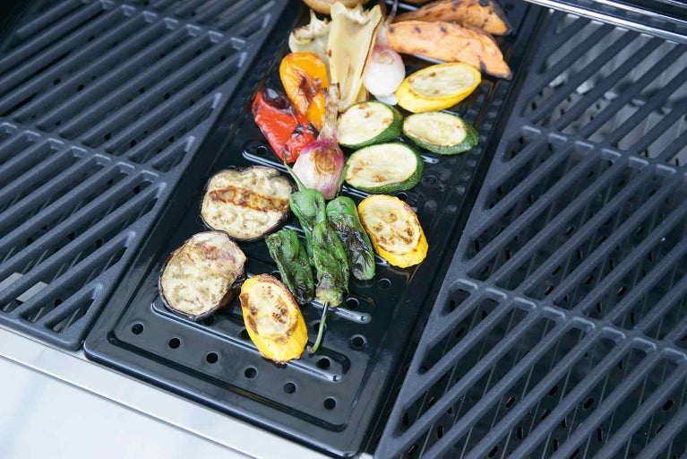 Rôzna grilovaná zelenina na grile