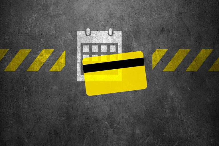 Symbolický obrázok pre mesačnú platbu s kalendárom a kreditnou kartou