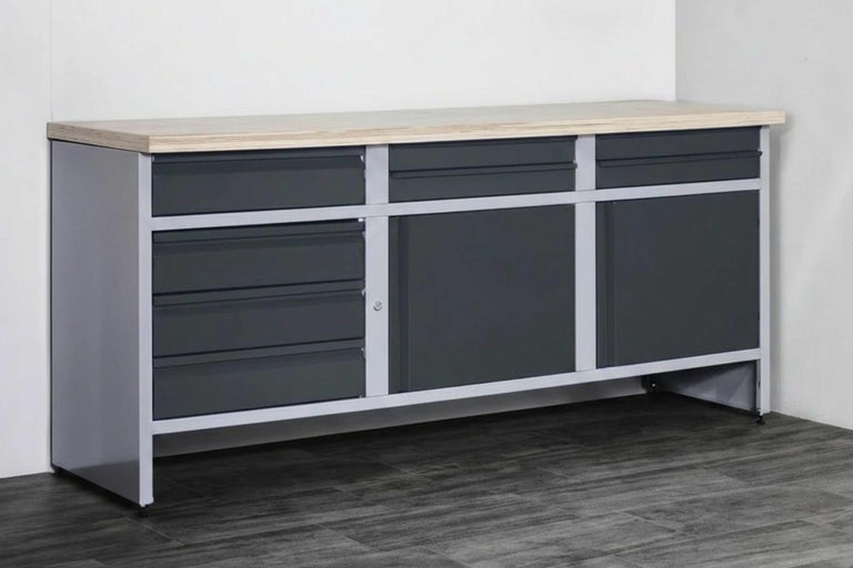 Pracovný stôl so zásuvkami a úložným priestorom