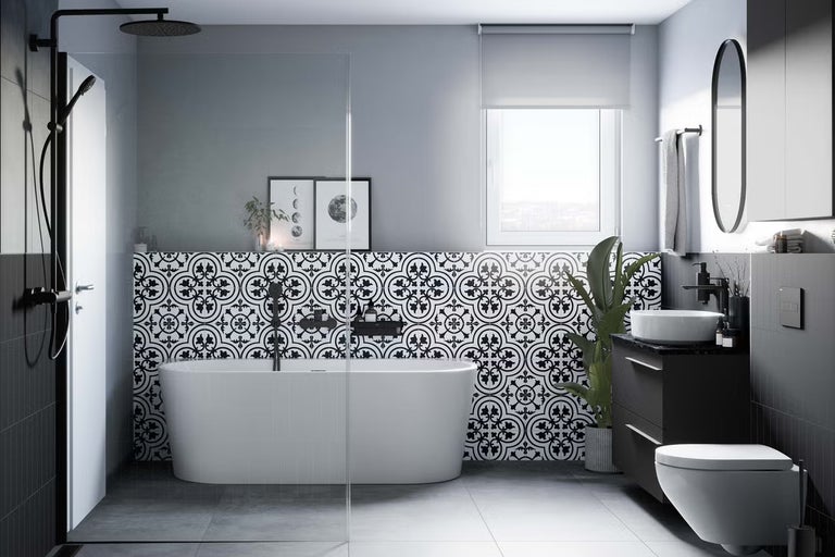 Moderná kúpeľňa s voľne stojacou vaňou, sprchovacím kútom, umývadlom a toaletou.