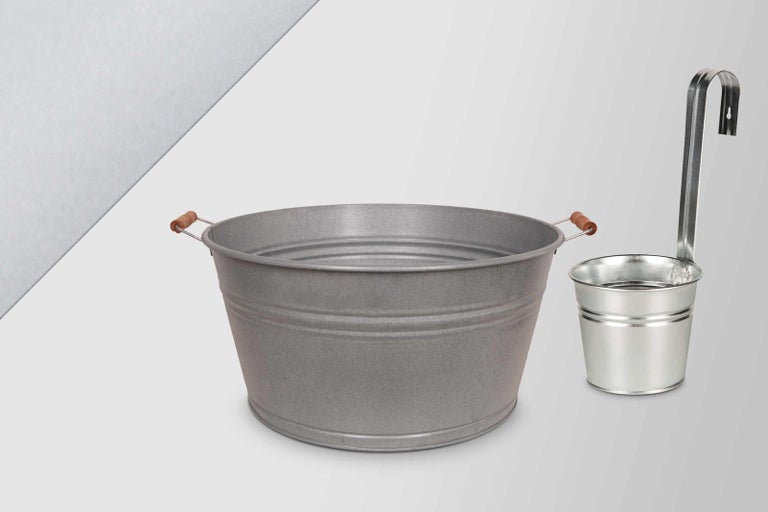 Saunová vedro z kovu s drevenou naberačkou