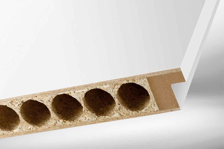 Drevotrieska s otvormi na výrobu nábytku