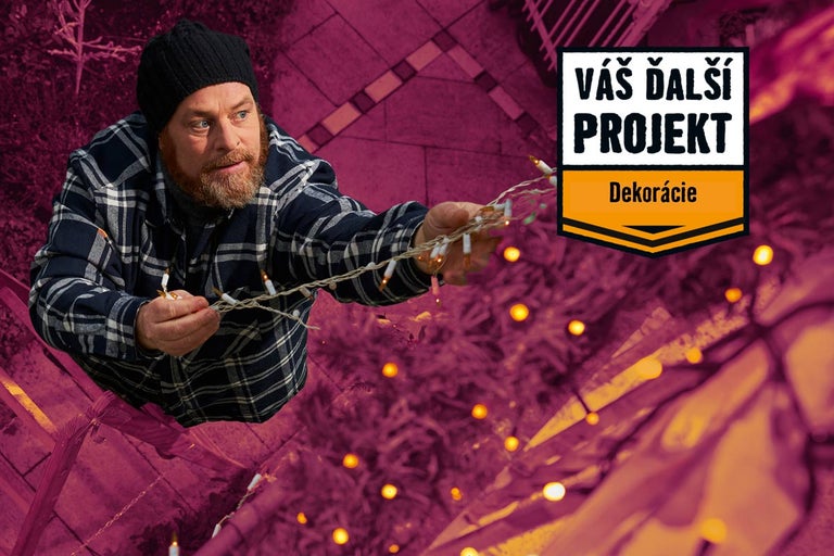 Muž so svetelnou reťazou na dekoračný projekt