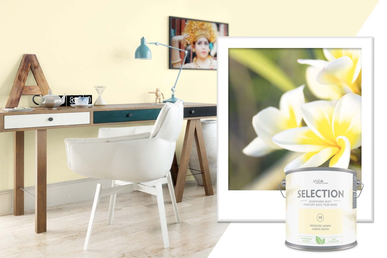 Interiérová scéna s vedrom farby StyleColor Selection Indický jazmín a kancelárskym nábytkom