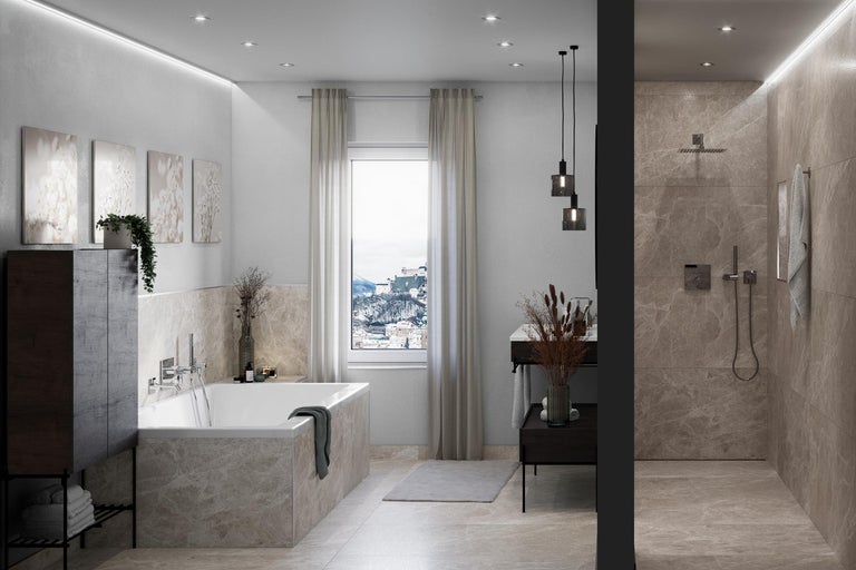 Svetlá kúpeľňa s vaňou, sprchou, skrinkou pod umývadlo a oknom