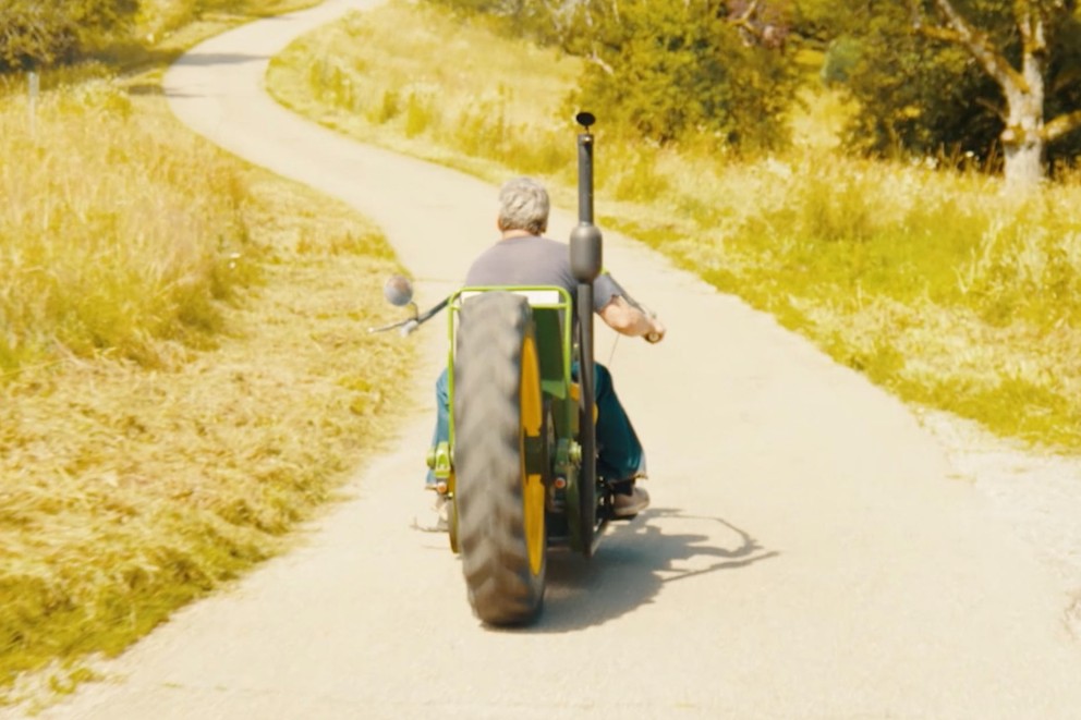 
				Willi na motorke so zadným kolesom z traktorovej pneumatiky

			