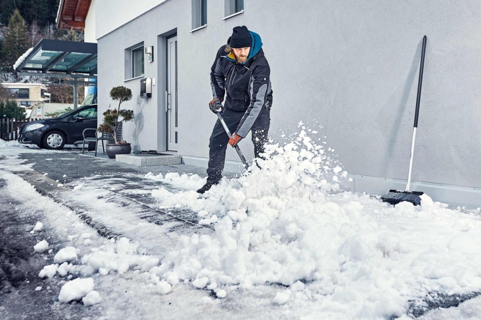 Odpratávanie snehu: odhŕňač, lopata alebo fréza? Odpratávanie snehu: odhŕňač, lopata alebo fréza?