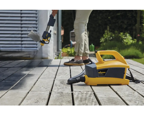 Striekací systém na nanášanie farby na drevenú terasu